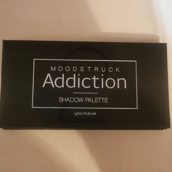 Younique Moodstruck addiction 2 palette nib - Picture 2 of 3